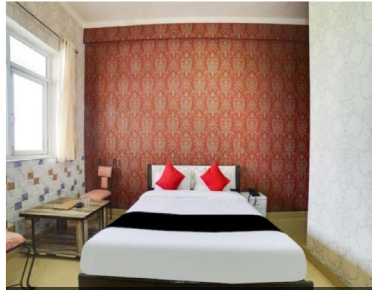 Sudhir Hotel & Banquet, סוניפאט מראה חיצוני תמונה