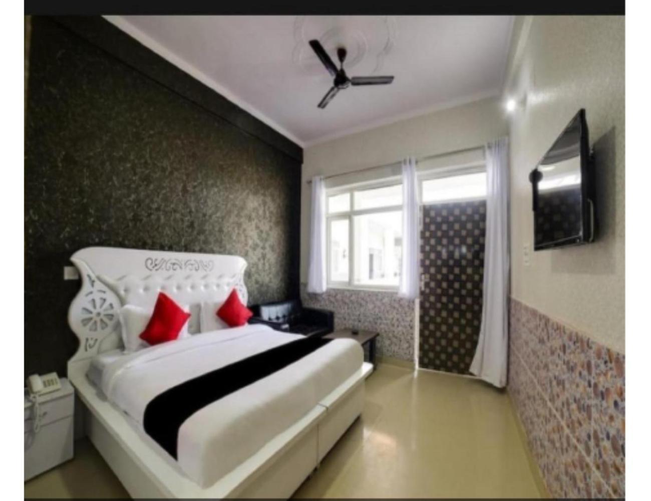Sudhir Hotel & Banquet, סוניפאט מראה חיצוני תמונה