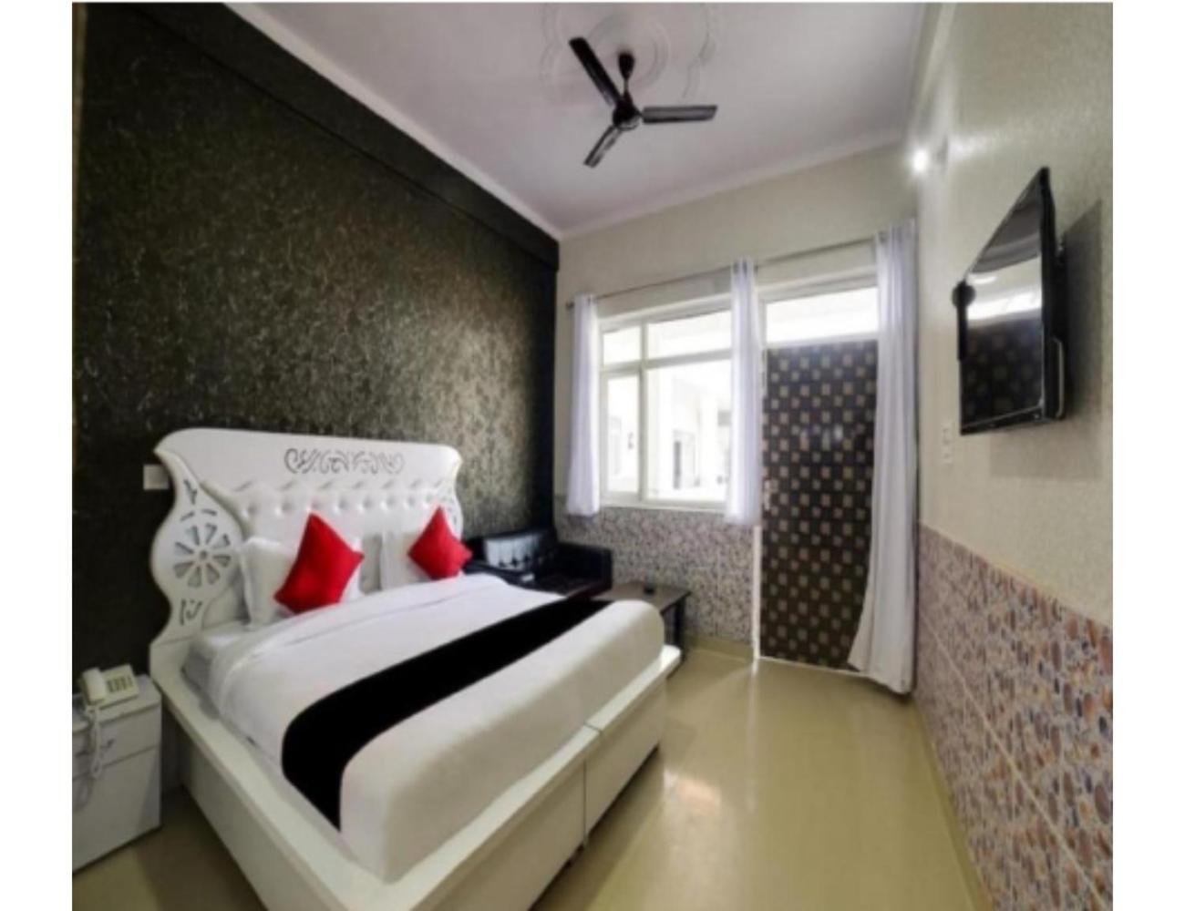 Sudhir Hotel & Banquet, סוניפאט מראה חיצוני תמונה