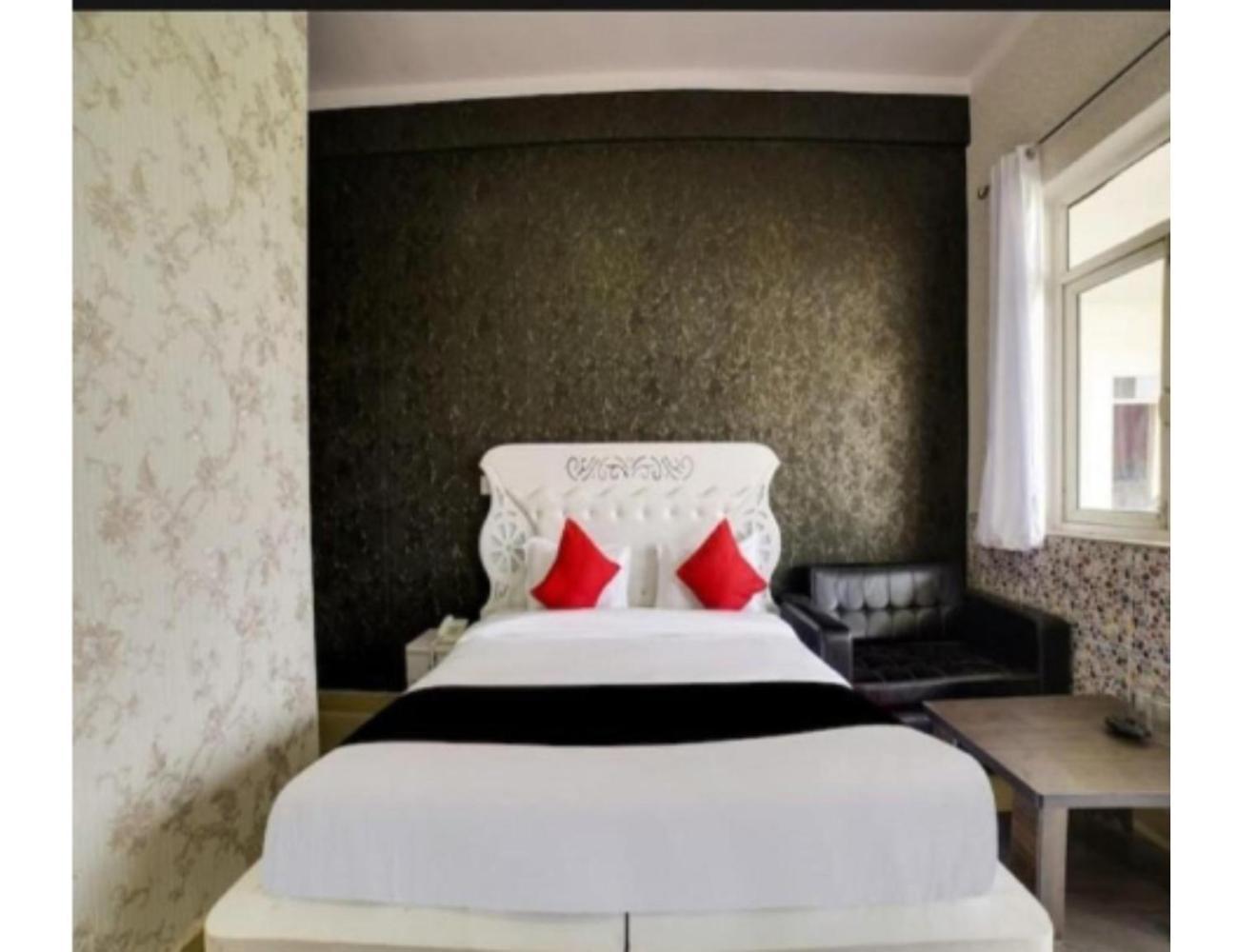 Sudhir Hotel & Banquet, סוניפאט מראה חיצוני תמונה
